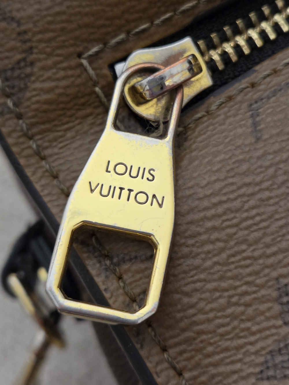 Louis Vuitton Reverse  Monogram Pochette Metis Shoulder Bag - Picture 11 of 11